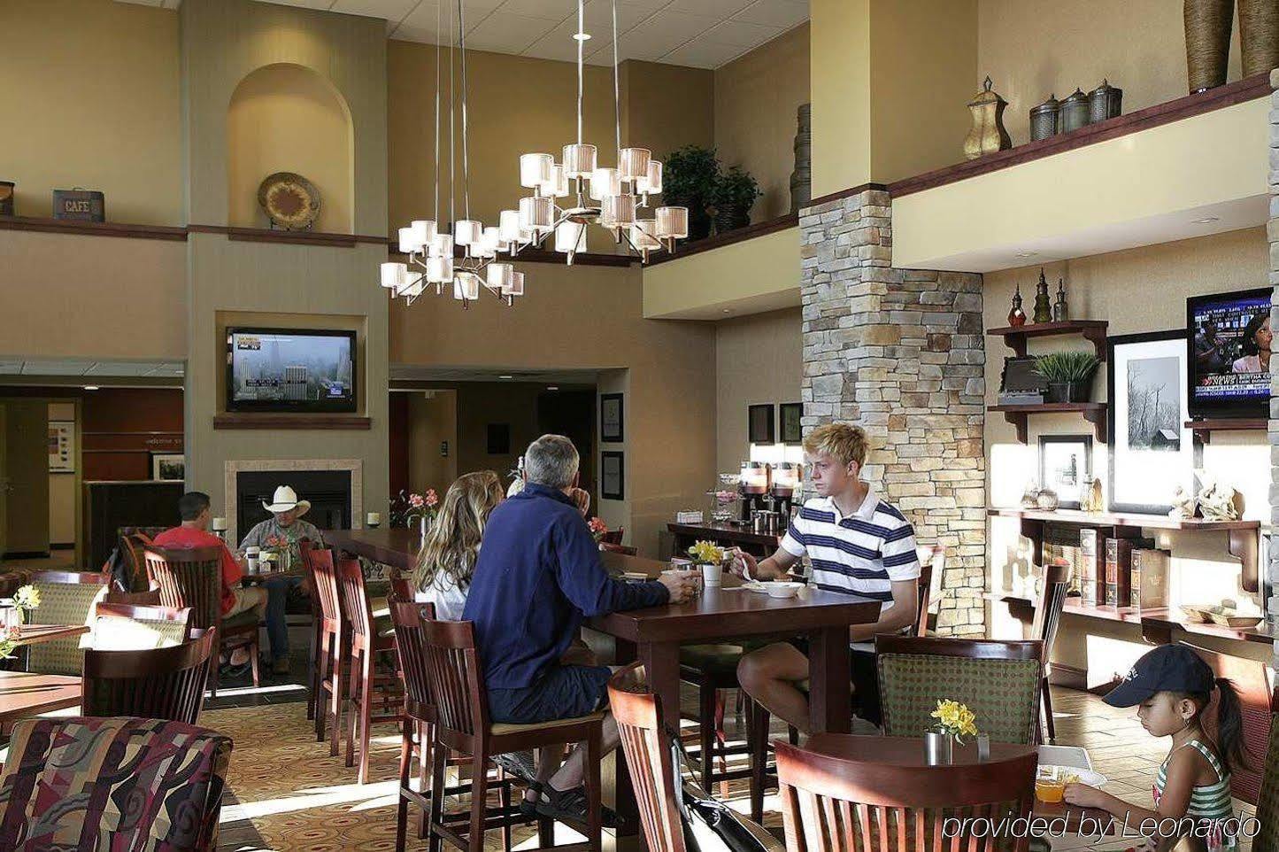 Hampton Inn & Suites Райфл Ресторан фото